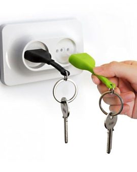 COLGADOR DE LLAVE, MODELO ENCHUFE